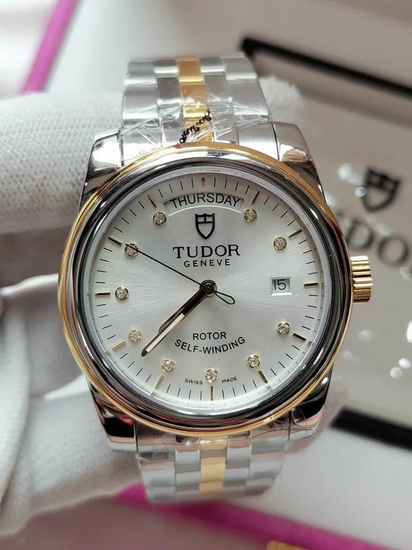Mechanical watch from the watches and accessories edit