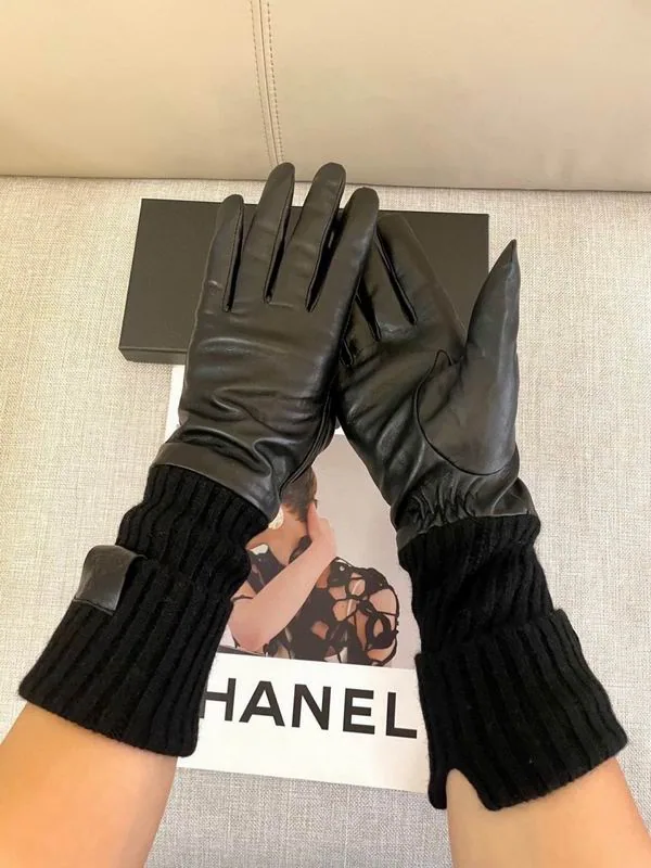 Vivienne Westwood Gloves, source view 2, SKU Westwood