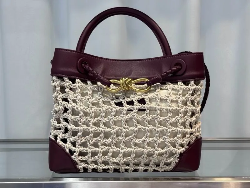 Bottega Veneta Andiamo netted top-handle tote, catalog view 1, 5966