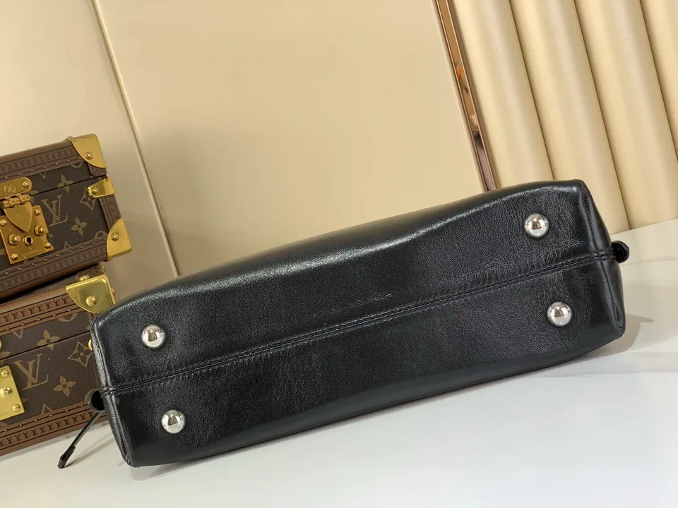 LV CarryAll M28160 Black Shoulder Bag, catalog view 4, M28160