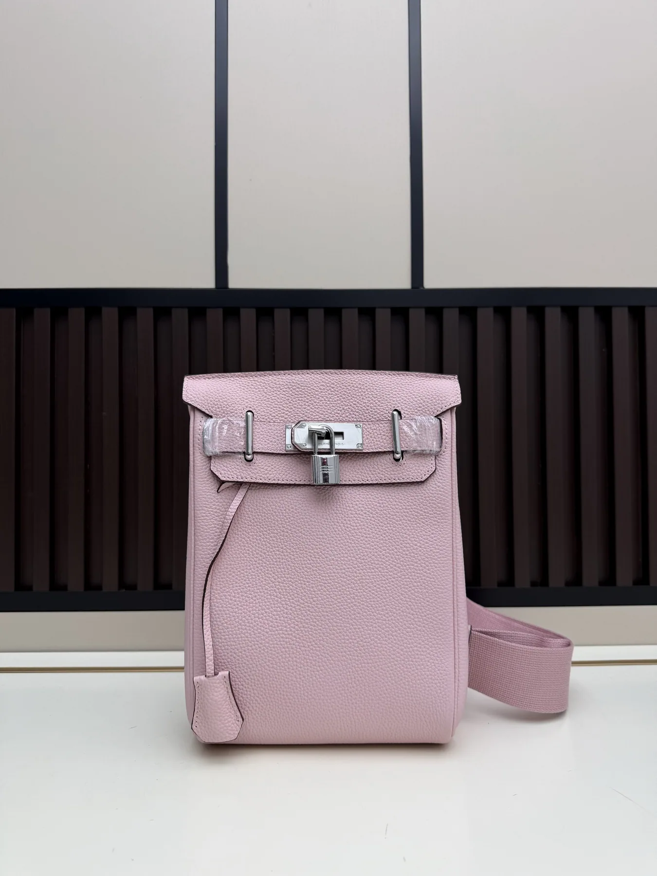 Hermes Birkin 19x27x8cm Pink Shoulder Bag, catalog view 1, Birkin-jj11
