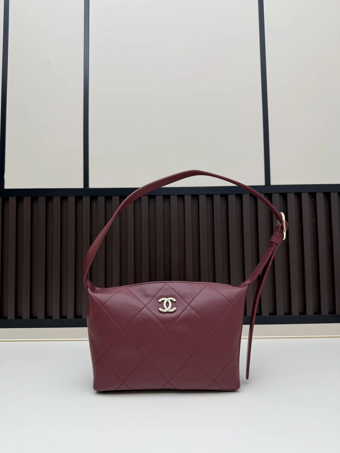 Chanel 07083 Shoulder Bag, source view 1, SKU 07083