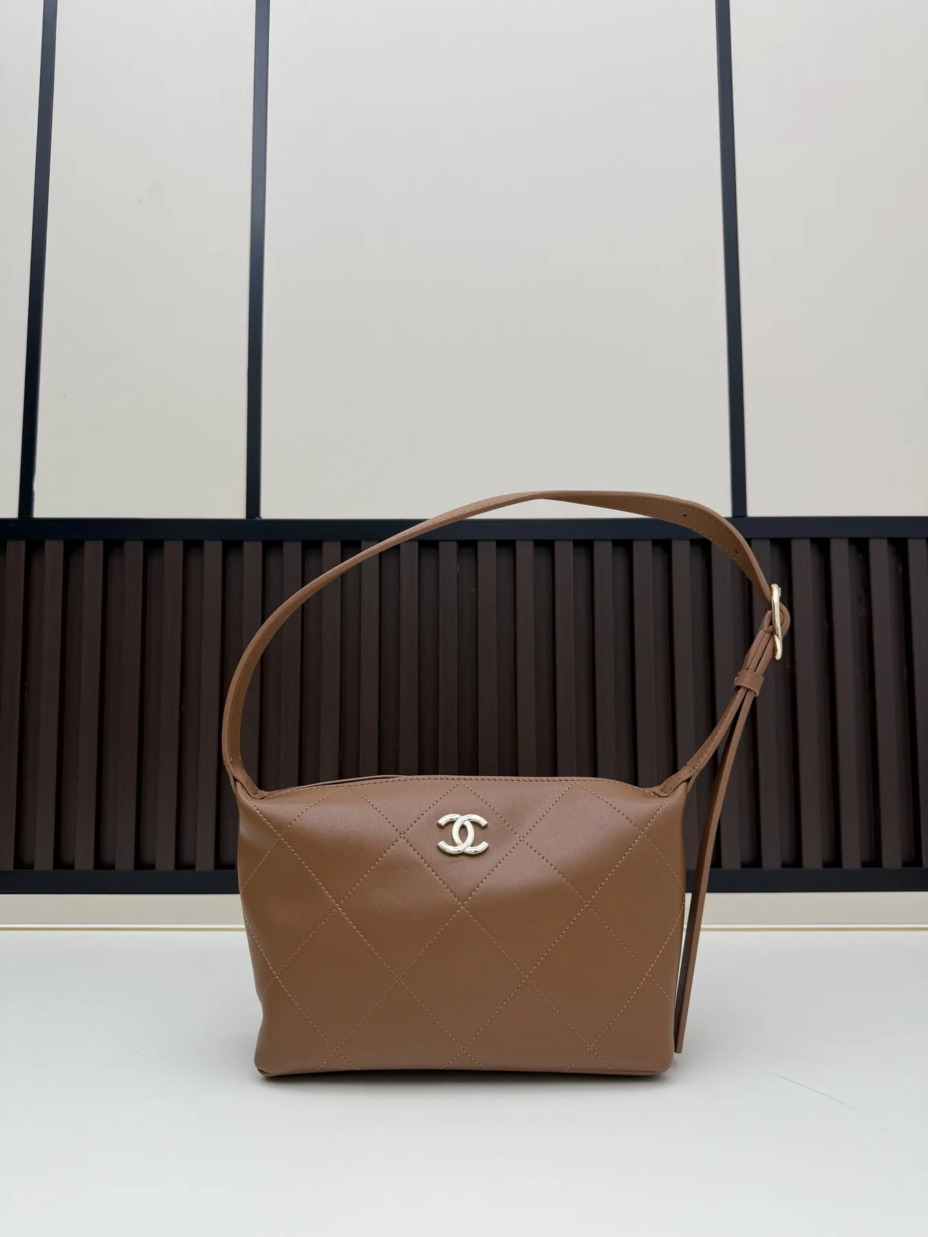 Chanel 07083 Shoulder Bag, source view 2, SKU 07083