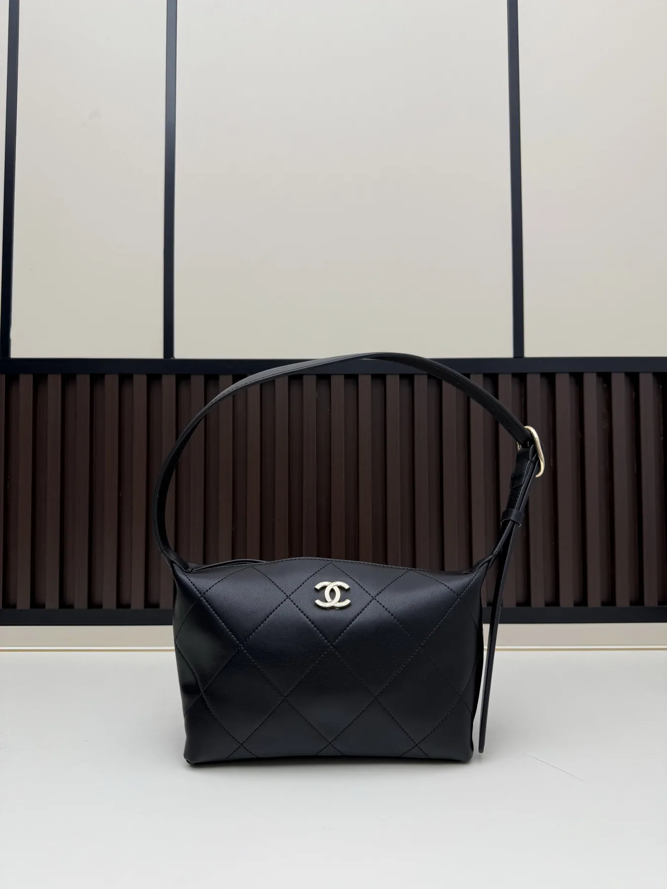 Chanel 07083 Shoulder Bag, source view 3, SKU 07083