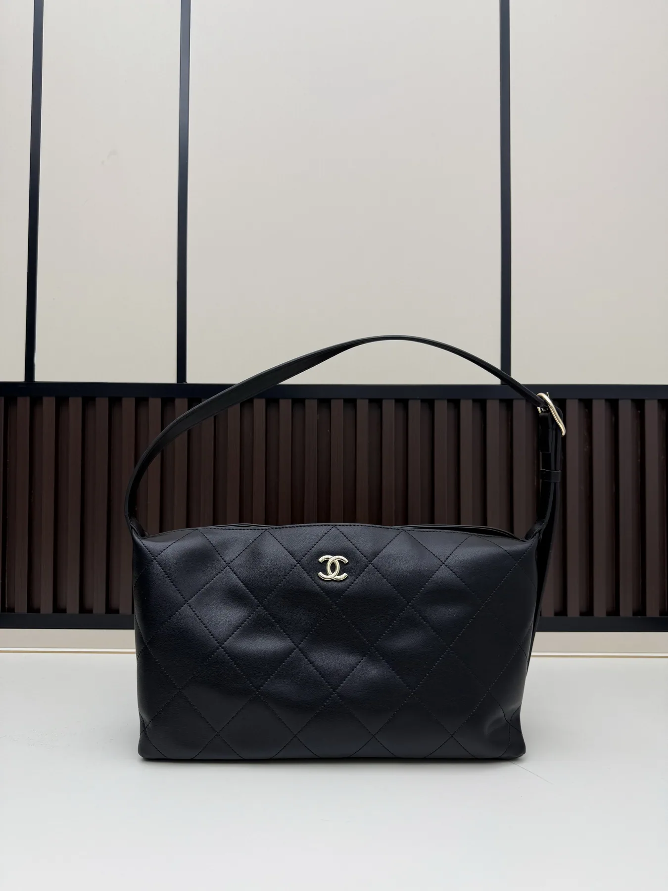 Chanel 07084 Shoulder Bag, source view 3, SKU 07084