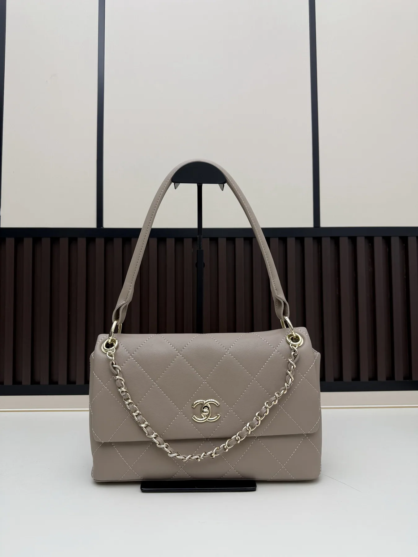 Chanel 09171 Shoulder Bag, source view 1, SKU 09171