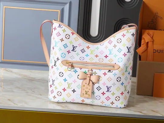 Lineup M27582 Tote Bag, source view 1, SKU M27582