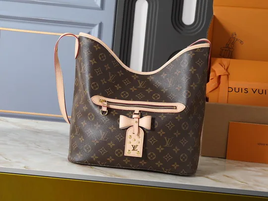 Lineup M27582 Tote Bag, source view 3, SKU M27582
