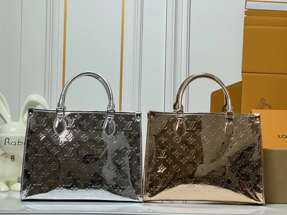 On M26373 Tote Bag, source view 2, SKU M26373