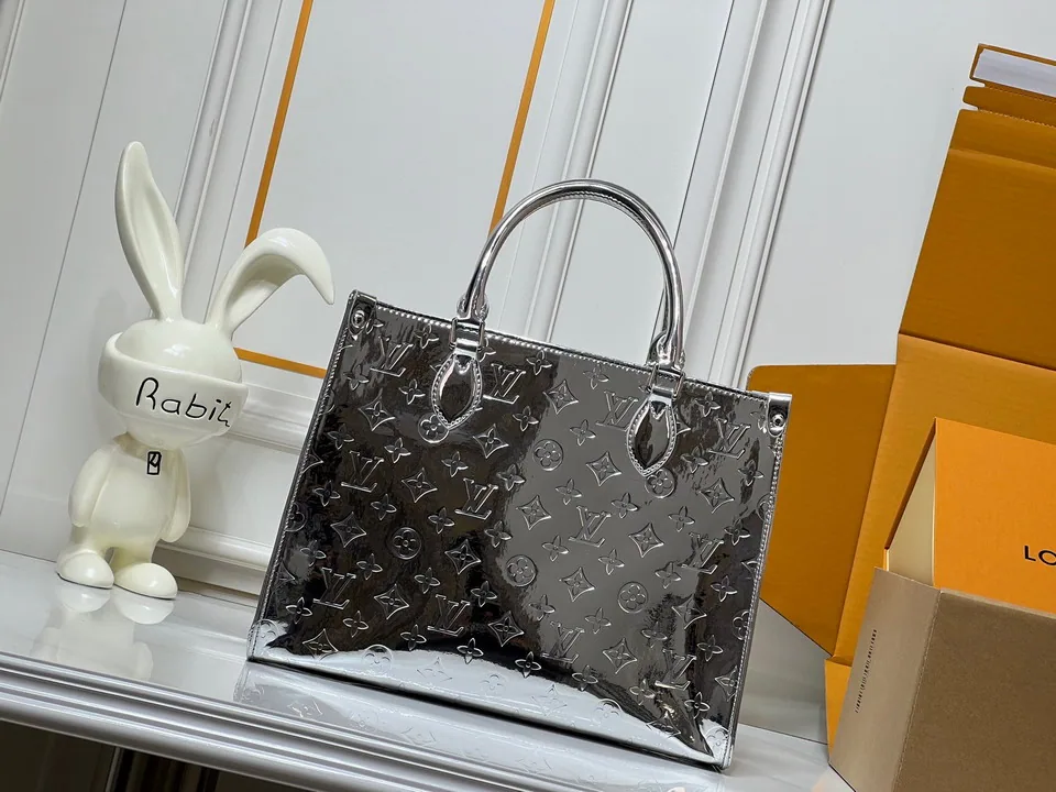 On M26373 Tote Bag, source view 3, SKU M26373