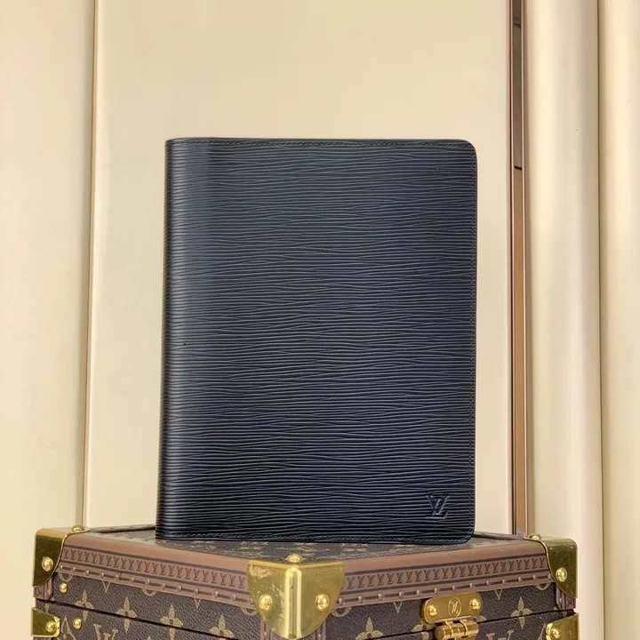 R20100 18 Tall Bifold Wallet, source view 1, SKU 18