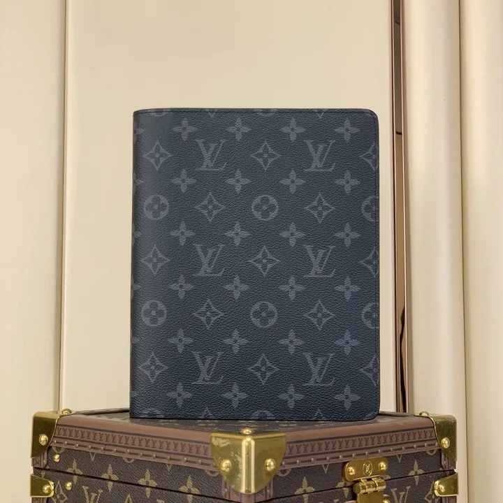 R20100 18 Tall Bifold Wallet, source view 3, SKU 18