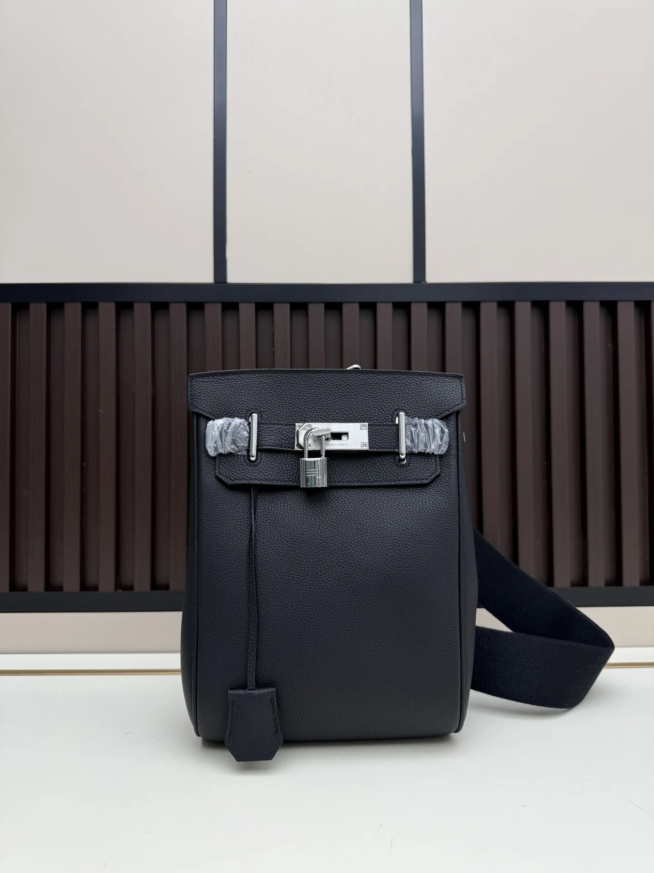 Hermes birkin Vertical Buckle Crossbody Bag, source view 3, SKU birkin
