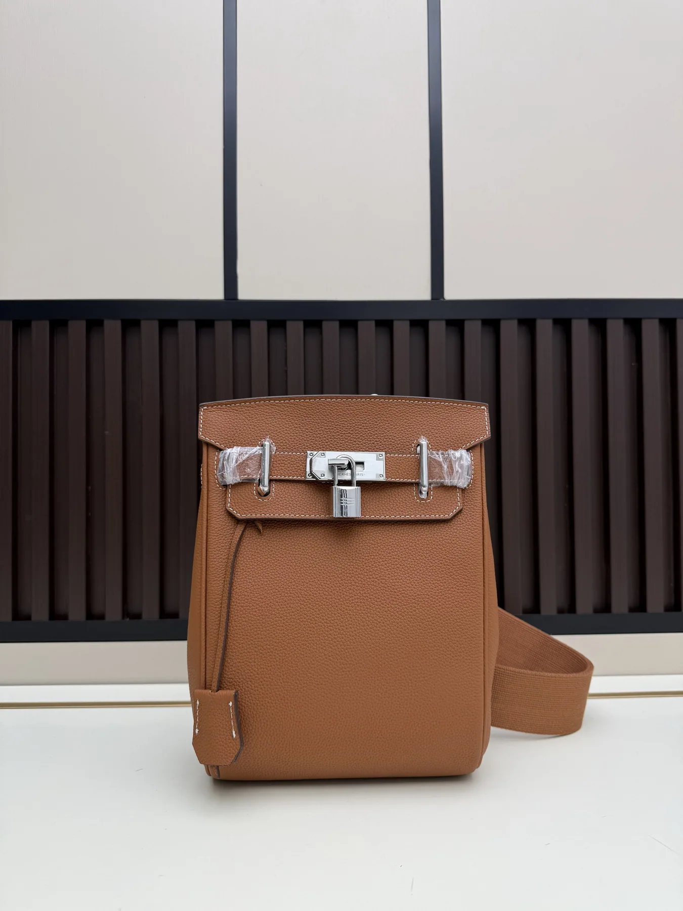 Hermes birkin Vertical Buckle Crossbody Bag, source view 4, SKU birkin