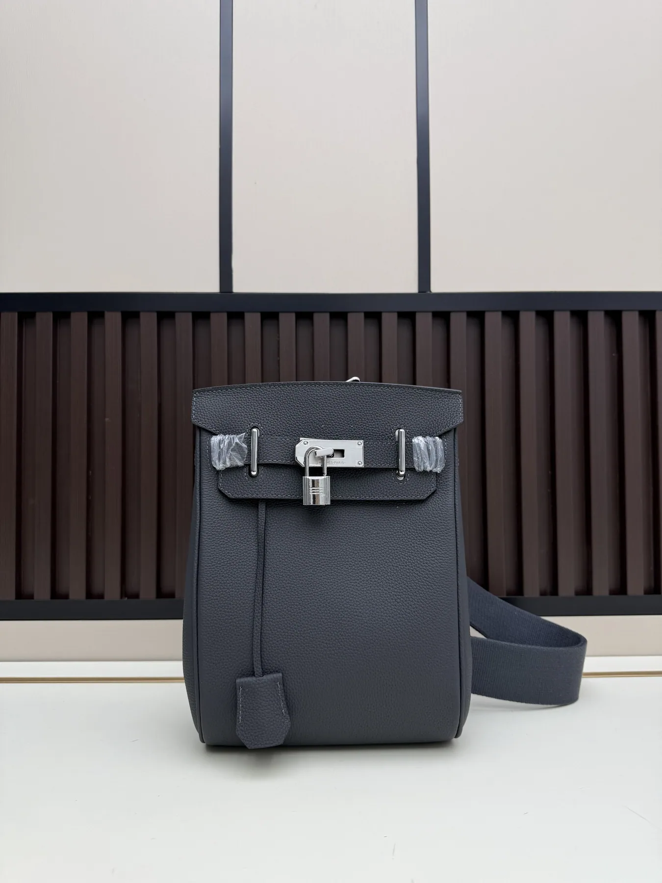 Hermes birkin Vertical Buckle Crossbody Bag, source view 5, SKU birkin