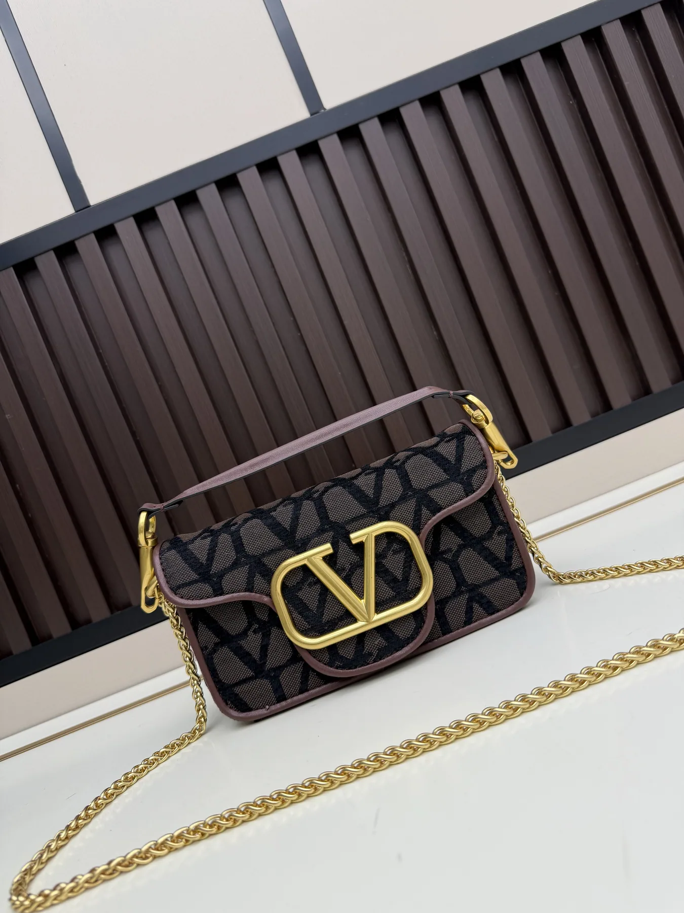 Val 5102 V-Clasp Quilted Chain Shoulder Bag, source view 1, SKU 5102