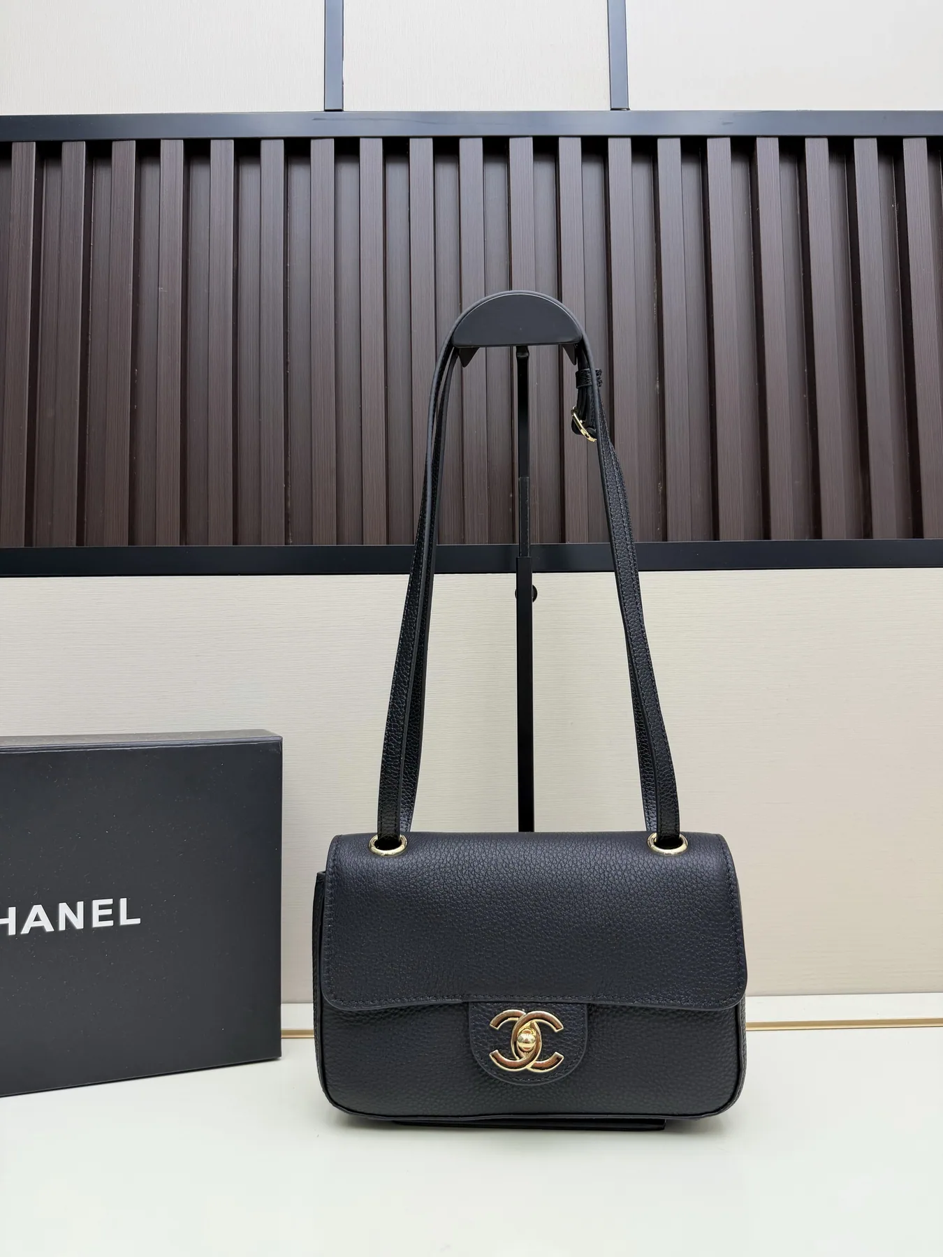 Chanel 060 Flap Shoulder Bag, source view 4, SKU 060