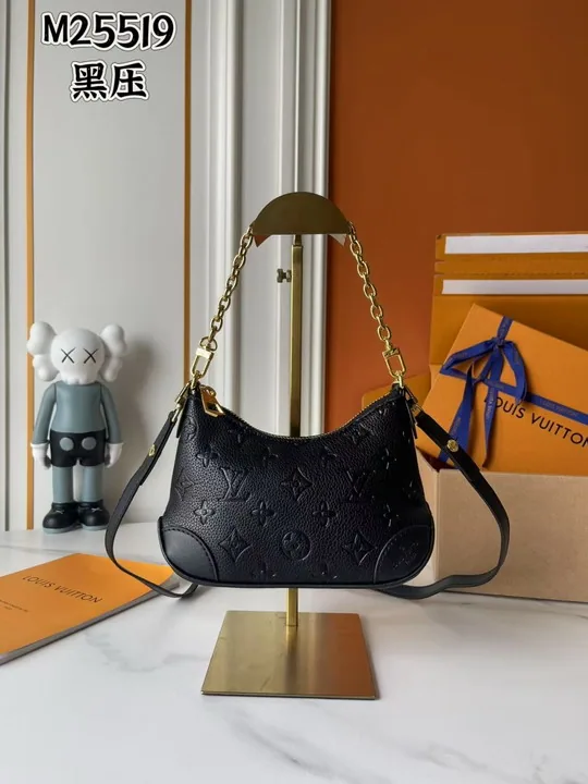 Boulogne M25519 Hobo Bag, source view 1, SKU M25519