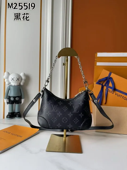 Boulogne M25519 Hobo Bag, source view 3, SKU M25519