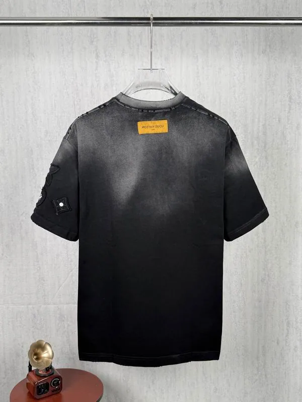 LV lzytx0366 Raised Logo Graphic T-Shirt, source view 3, SKU lzytx0366