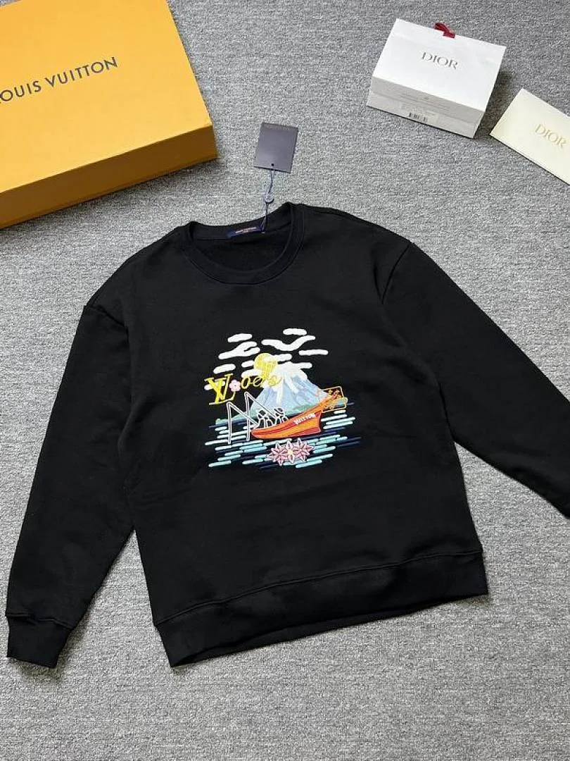 LV Graffiti Graphic Crewneck Sweatshirt, catalog view 1, hgntx124