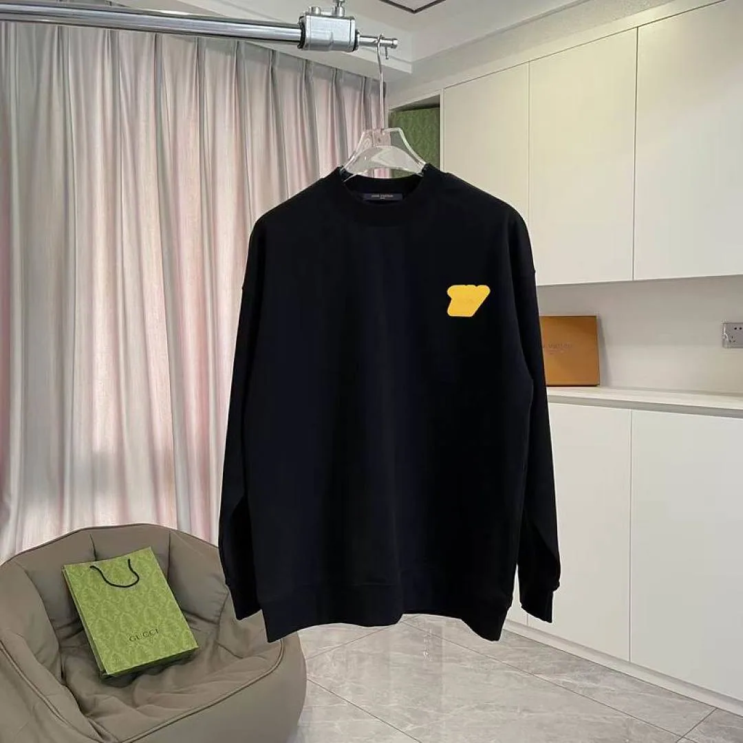LV Circle Badge Crewneck Sweatshirt, catalog view 2, hgntx128