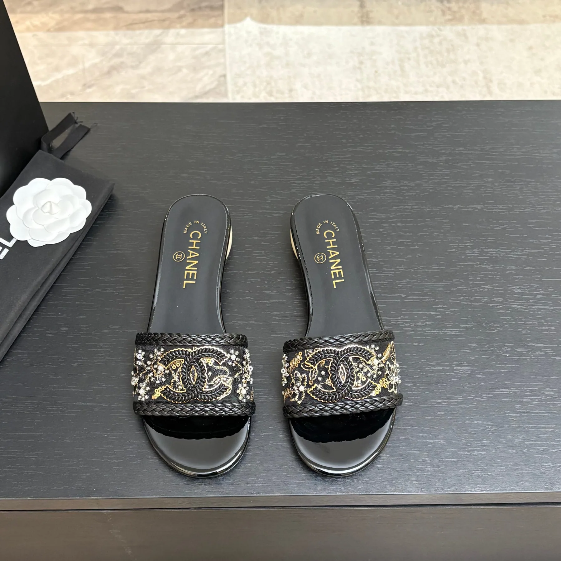 Chanel mns0701 Pattern Slide Sandals, source view 1, SKU mns0701