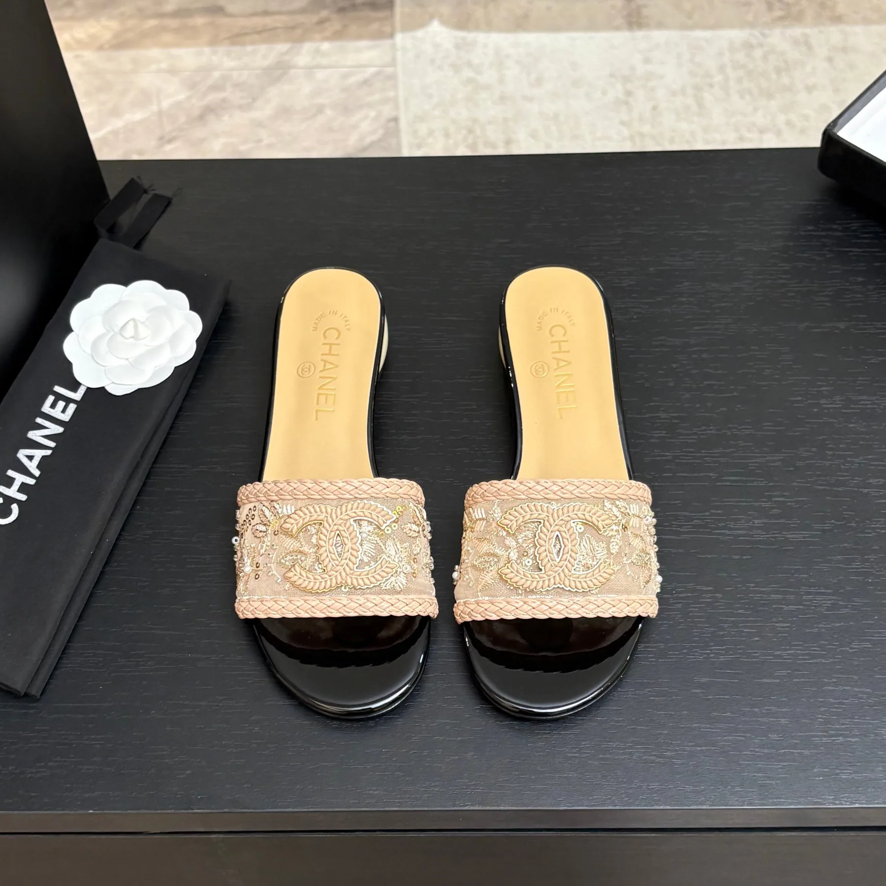 Chanel mns0701 Pattern Slide Sandals, source view 3, SKU mns0701