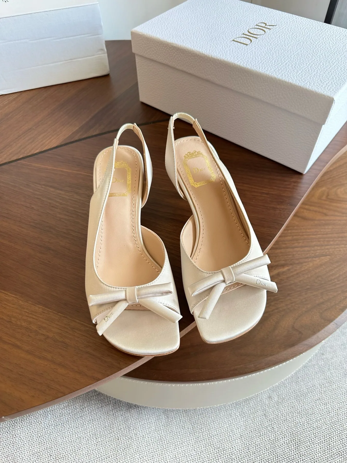 Dior mns0706 Bow Slingback Flats, source view 4, SKU mns0706