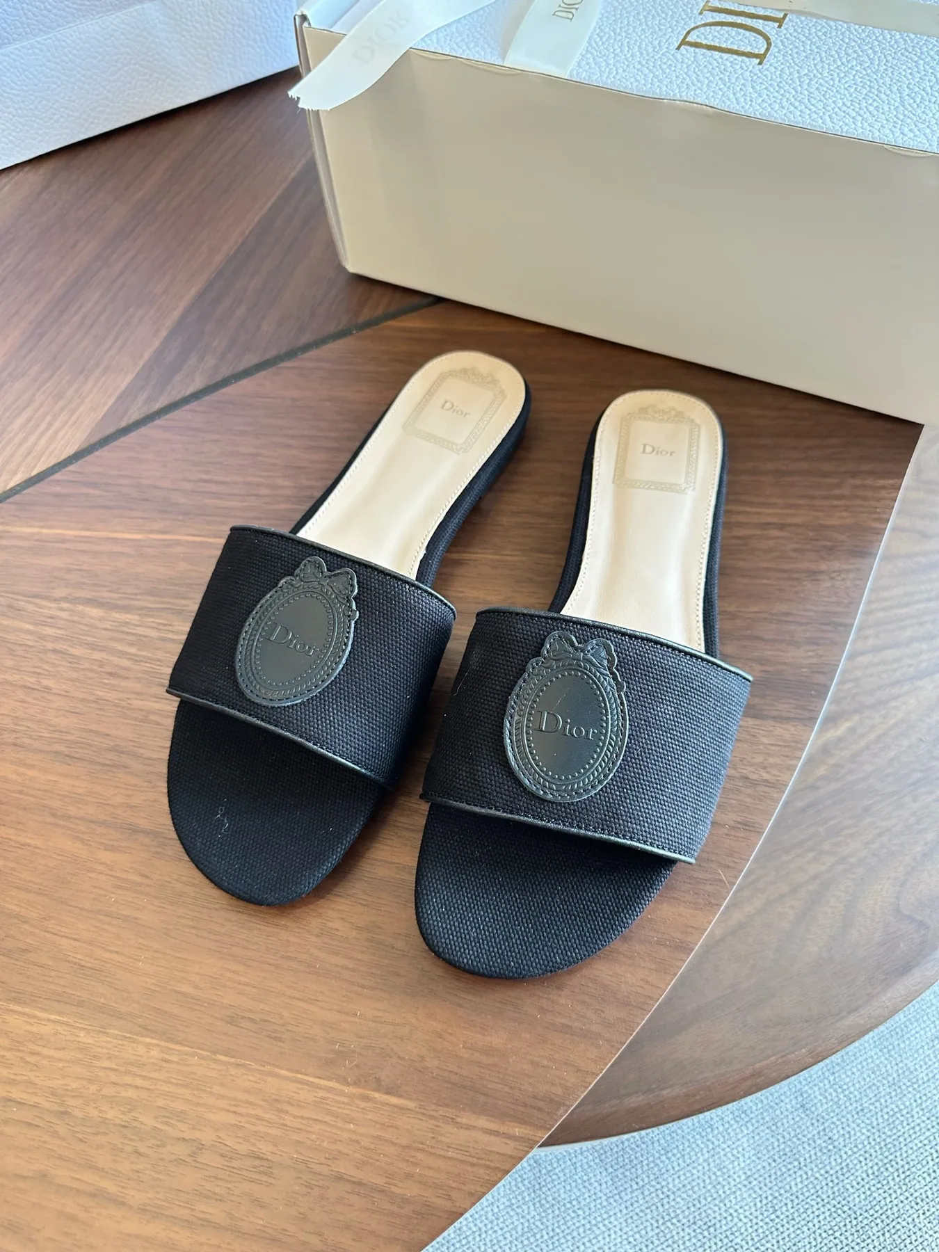 Dior sz35-39mns0706 Logo-Patch Slides, source view 3, SKU sz35-39mns0706