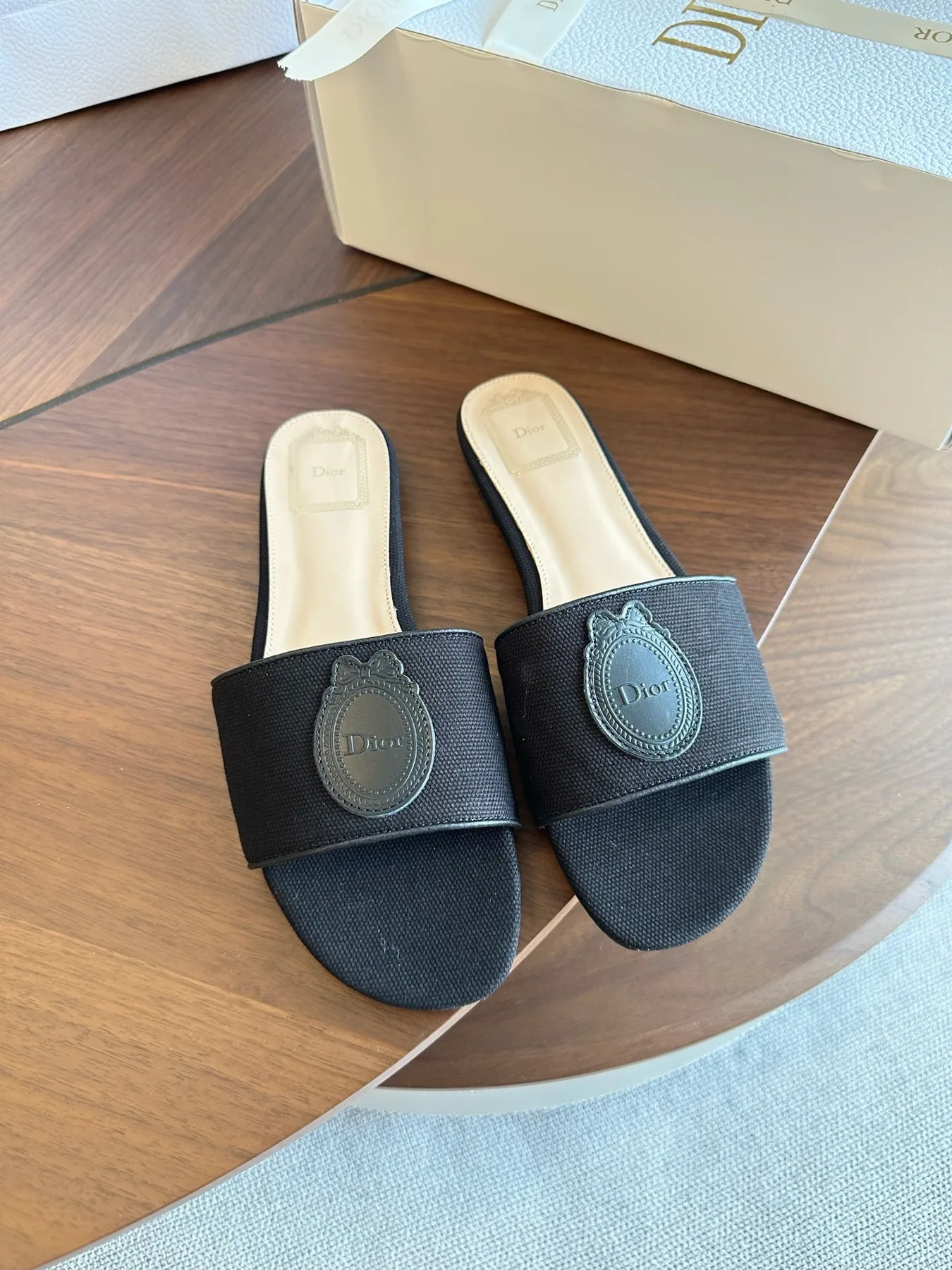 Dior sz35-39mns0706 Logo-Patch Slides, source view 4, SKU sz35-39mns0706