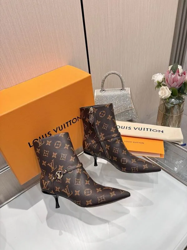 ON mns0701 Pattern Point-Toe Ankle Boots, source view 1, SKU mns0701