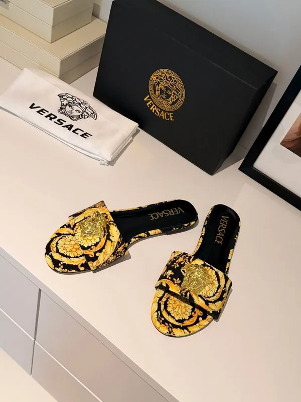 Versace mns0701 Medallion Print Slide Sandals, source view 2, SKU mns0701