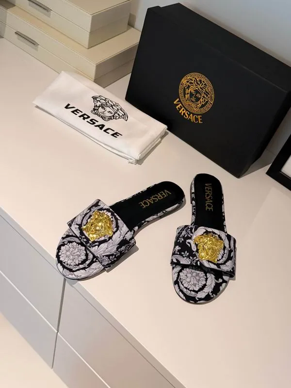 Versace mns0701 Medallion Print Slide Sandals, source view 4, SKU mns0701