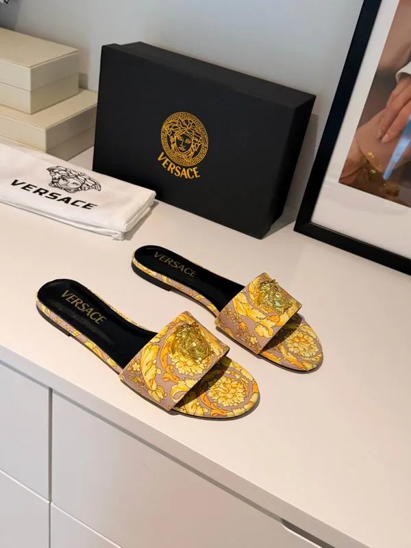 Versace mns0701 Medallion Print Slide Sandals, source view 6, SKU mns0701