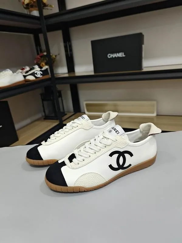 Chanel mns0703 Logo-Panel Low-Top Sneakers, source view 1, SKU mns0703
