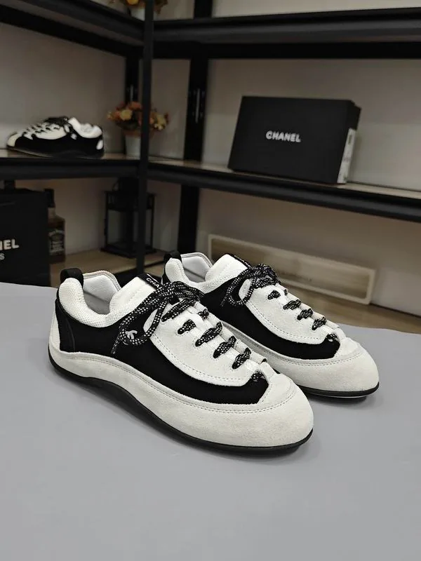 Chanel mns0706 Logo-Panel Low-Top Sneakers, source view 1, SKU mns0706