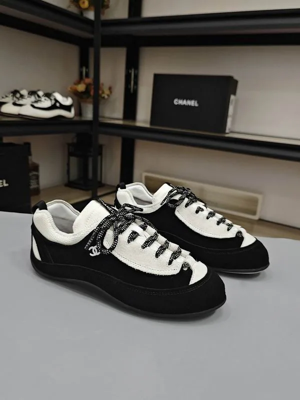 Chanel mns0706 Logo-Panel Low-Top Sneakers, source view 3, SKU mns0706