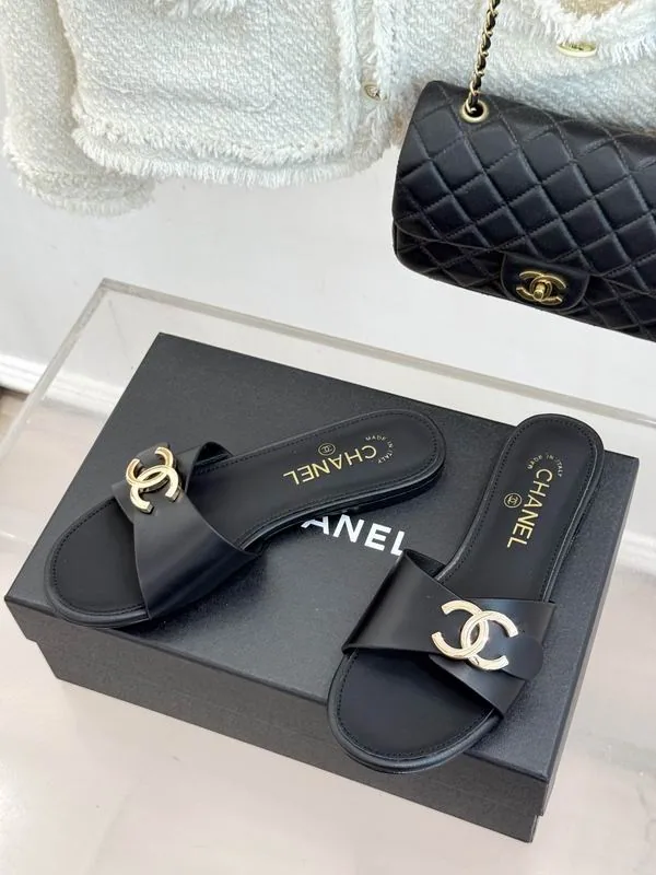 Chanel mns0609 Logo Slide Sandals, source view 1, SKU mns0609