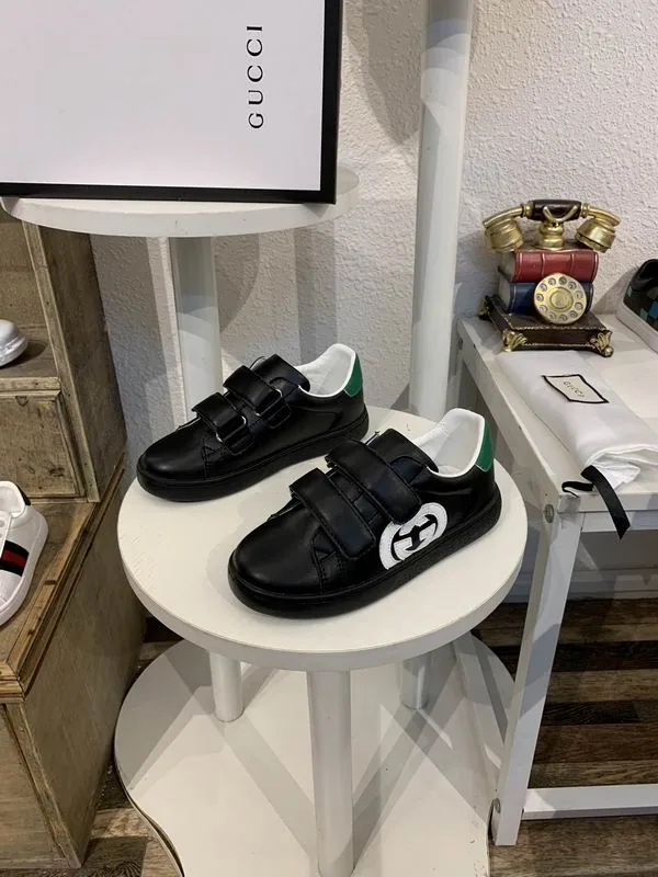 Gucci mns0753 Logo Side-Panel Low-Top Sneakers, source view 1, SKU mns0753