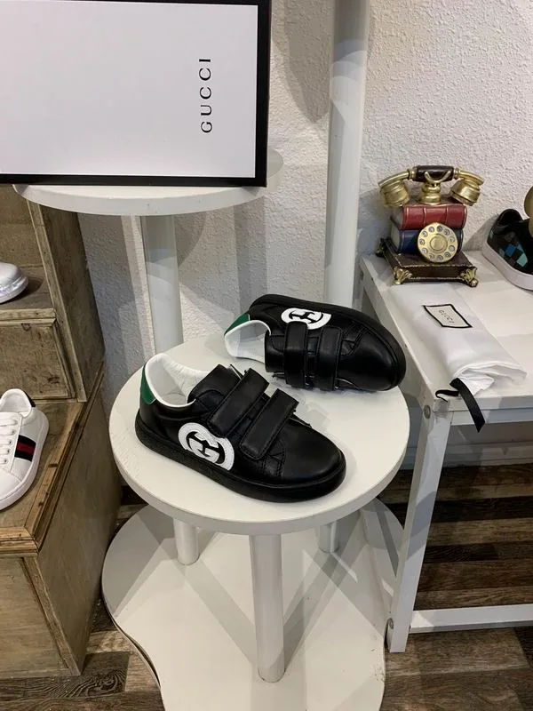 Gucci mns0753 Logo Side-Panel Low-Top Sneakers, source view 2, SKU mns0753