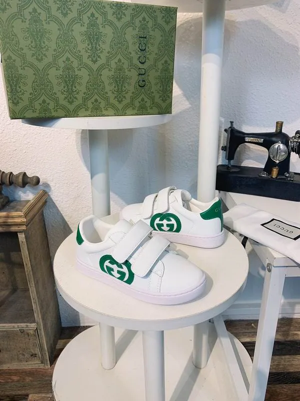 Gucci mns0753 Logo Side-Panel Low-Top Sneakers, source view 3, SKU mns0753
