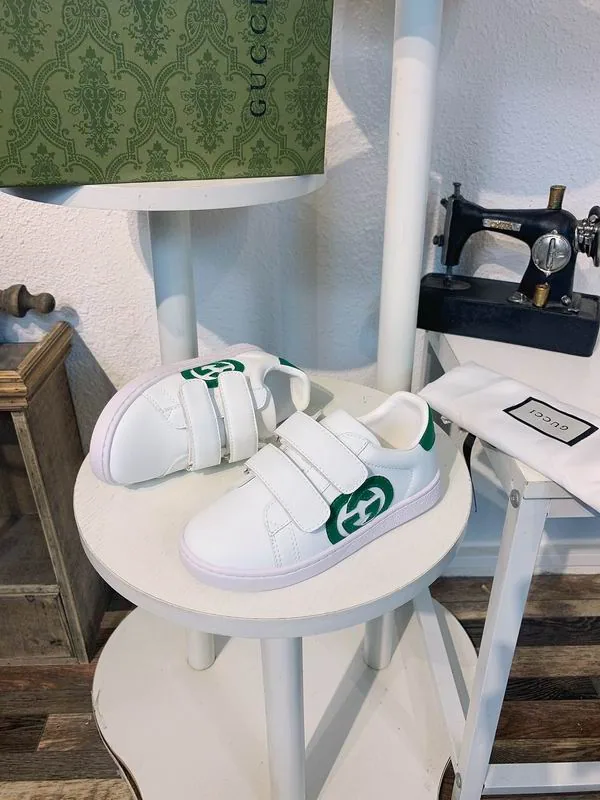 Gucci mns0753 Logo Side-Panel Low-Top Sneakers, source view 4, SKU mns0753