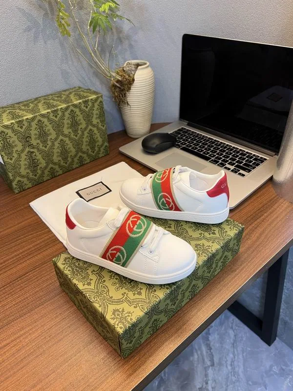 Gucci mns0754 Stripe-Strap Low-Top Sneakers, source view 5, SKU mns0754