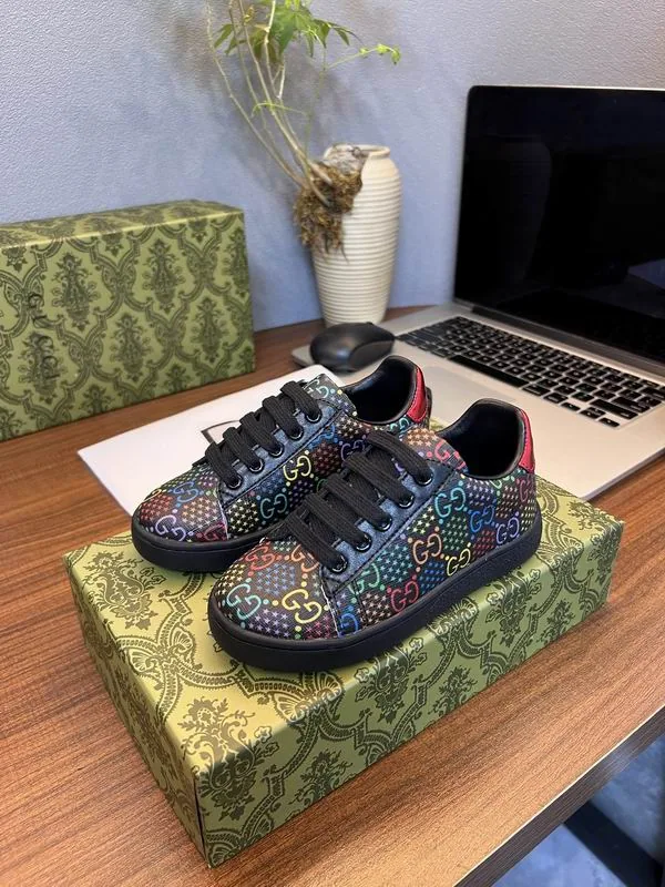 Gucci mns0764 Pattern Low-Top Sneakers, source view 2, SKU mns0764