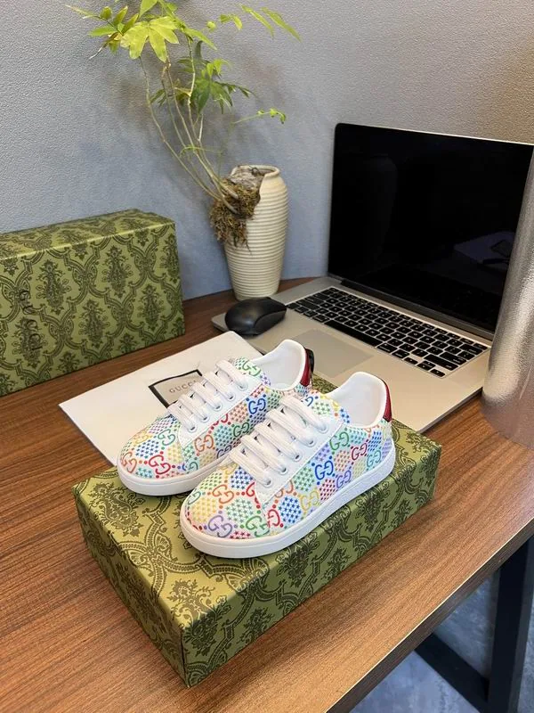 Gucci mns0764 Pattern Low-Top Sneakers, source view 4, SKU mns0764