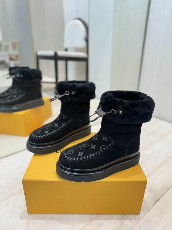 LV mns0802 Shearling-Look Trim Moccasin Boots, source view 4, SKU mns0802
