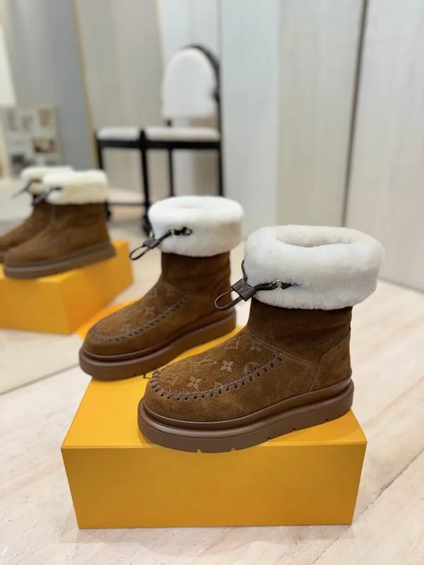 LV mns0802 Shearling-Look Trim Moccasin Boots, source view 6, SKU mns0802