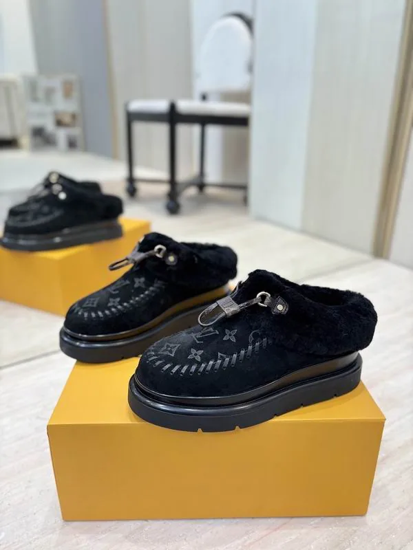 LV mns0801 Shearling-Look Trim Moccasin Shoes, source view 4, SKU mns0801