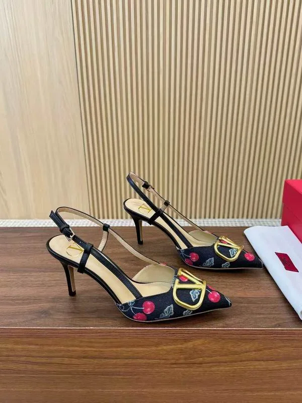 Valentino MNS0701 7.5cm Multicolor Slingback Heels black slingback-style heels with pointed toe, multicolor floral-looking toe accents, and 7.5 cm supplier-listed heel view 3